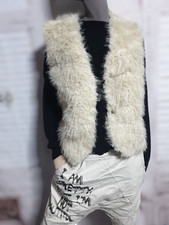 Stylische Zottelweste