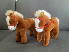 2 Steiff Pferde, stehend, 1 x