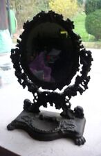 gusseiserner, alter Spiegel