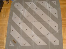 Seidenhalstuch m. gestreiftem Muster v. Carlos  Raimondi , ca. 89 x 88 cm.