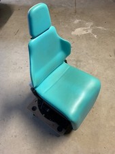 Ultradent T8 Behandlungsstuhl Kosmetikstuhl Tattoostuhl