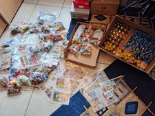 Ü - Ei Konvolut ca. 7,5 KG aus Figuren und Spielzeugen