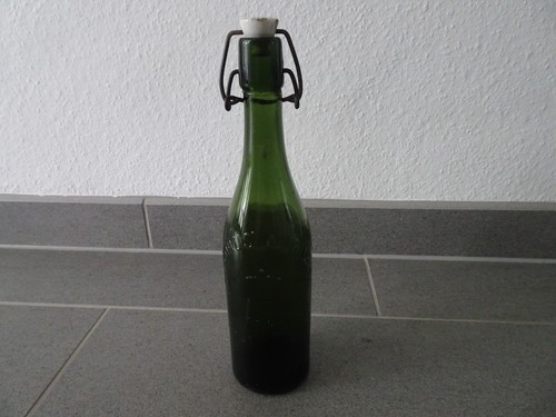 Uralte antike bügelflasche - antike,