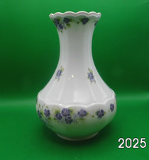 Porzellan Vase mit Veilchen