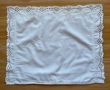 Altes weißes Paradekissen m. Lochstickerei für Babybett, Kinderwagen ca. 47x38