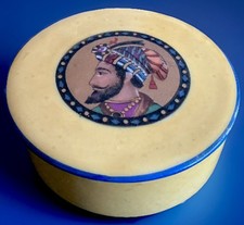 Schöne antike kleine