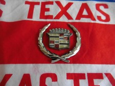 US EMBLEM CADILLAC WAPPEN KRANZ SILBER METALL CHEVROLET CAR AUTO BADGE LOGO USA