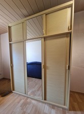 Kleiderschrank mit