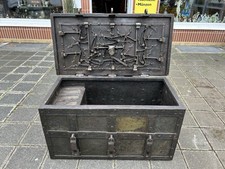 Eisentruhe  Soldtruhe innen auch 1 Truhe Kriegskasse 1580 - 1620 wohl süddeutsch