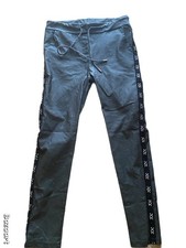 Graue Jeggins mit Nieten von