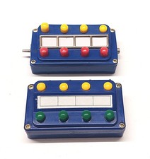 2 Märklin Schaltpulte 7210 und 7211 zur Steuerung von Licht- und Bahnstrom