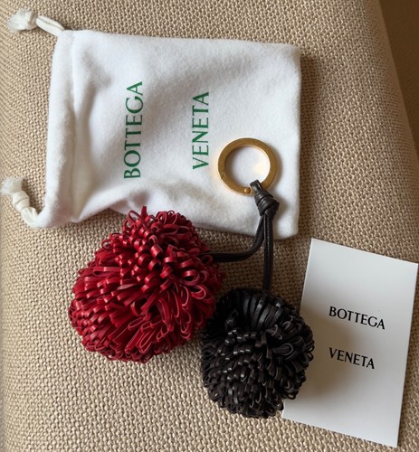 Bottega veneta leather - veneta, pom-pom