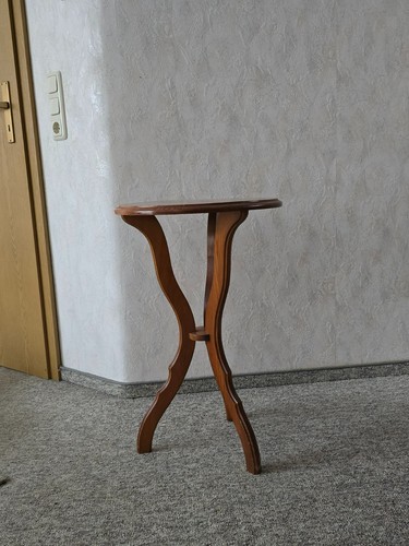 Massivholztischchen rund