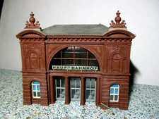 Bahnhof Empfangsgebäude, H0, montierter Bausatz, Hauptgebäude ohne Seitenflügel