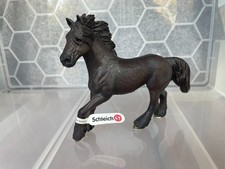 Schleich 13604 - Friesen Stute