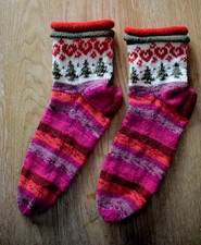 Handgestrickte Socken, Bunt