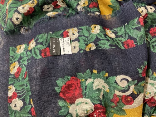 Schultertuch mit rosenmuster - schultertuch,