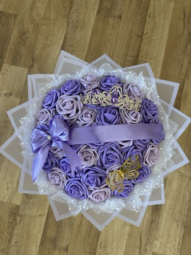 Strauß aus violetten rosen - aus,