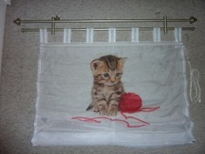 Raffgardine mit Schlaufen weiß Katzenmotiv + Metall Wandhalterung silber 130cm