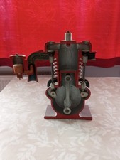 Altes Fahrschulmodell eines 2-Takter Motors