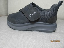 Nur ein linker Schuh, Größe 41,5, Farbe grau, Marke Shulook, Klettverschluss 