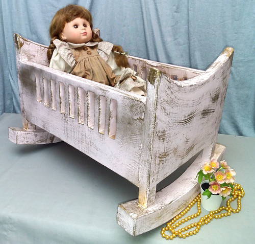 Altes handgemachtes puppenbett - handgemachtes,