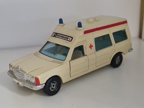 Corgi mercedes bonna - 1:36, 2500