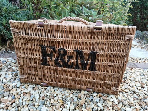 Fortnum und mason m - fortnum, f&m