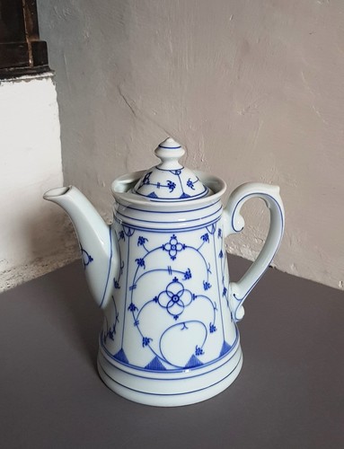 Große antike kaffeekanne - kaffeekanne,