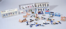(7578) Konvolut Figuren+Bänke H0 Preiser Bahnhof Reisende Bahnpersonal Sitzende