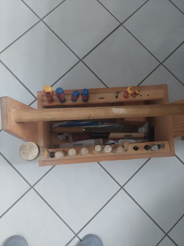 Werkzeugkiste mit werkzeug - werkzeugkiste,