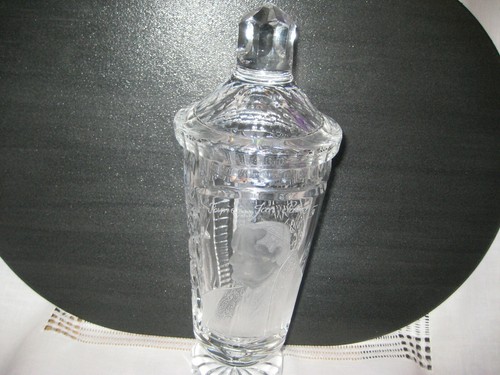 Deckelvase mit fuß - mit,