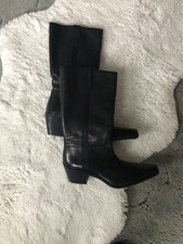 Die Stiefel sind neu. Marke Prada, Größe 38, Leder, Schwarz, Blockabsatz.
