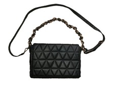 Handtasche Umhängetasche gesteppt dicke Goldkette schwarz 3 Fächer