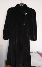 NERZ MANTEL GR. 40 SCHWARZ