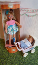 Barbie Tutti Vintage geht mit Ihrer Puppe spazieren, Puppenwagen + Babypuppe