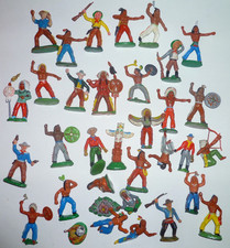 über 30 alte Figuren DDR