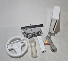 Nintendo Wii 512MB Spielkonsole - Weiß + Controller + Podest
