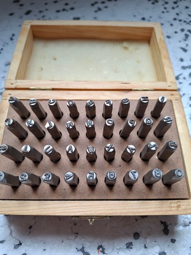HBM-Stempelbuchstaben