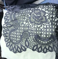 Vinyl/PVC Tischdecke, SCHWARZ, 260x140cm, Blüten-Lochmuster;in Stockholm gekauft