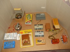 Konvolut aus Relais, Kontaktschaltern und Glockengeläut für die Eisenbahnanlage