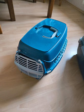 Blau schwarze Katzenbox