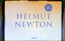 Helmut Newton SUMO - mit Plexiglasständer und Begleitheft, neu und eingeschweißt
