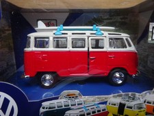 VW T1 Bus mit Surfbrett rot