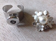 Ring mit mini Chunk handgefertigt Einzelstück weiß Strass Perle