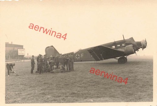 Deutsche soldaten vor flugzeug - soldaten,