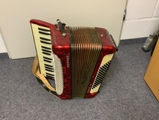 Hohner Akkordeon Arietta IM, 72 Bässe, rot, gebraucht, Tragekoffer