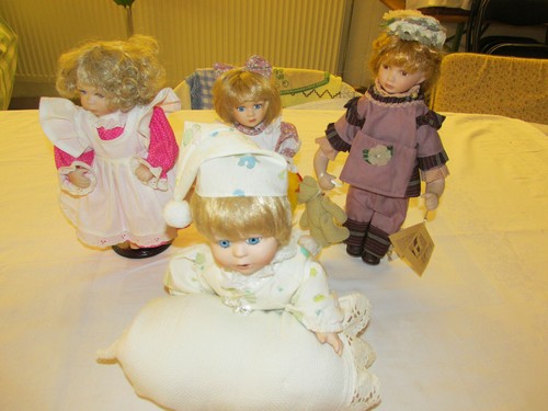 Porzellanpuppen - , /
