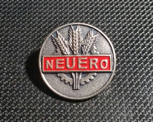 Neuero brosche lackiert - brosche,