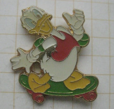 DONALD DUCK MIT SKATEBOARD / DISNEY .......................... Comic-Pin (211k)
